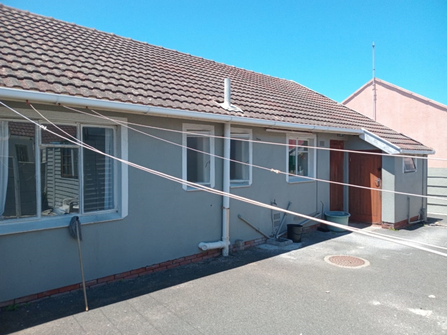  Bedroom Property for Sale in Strandfontein Village Western Cape